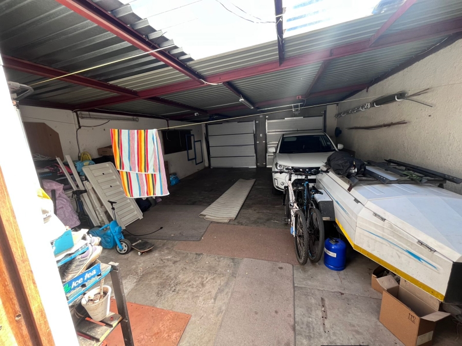 5 Bedroom Property for Sale in Rouxpark Western Cape